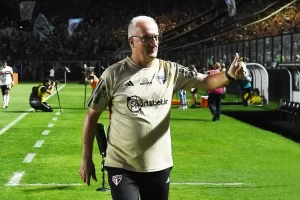 São Paulo de Dorival Junior precisa melhorar no Brasileirão. (Foto: Alexandre Durão/ge)