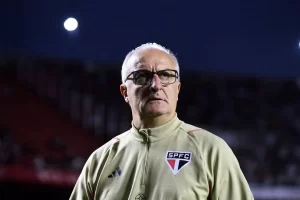 Dorival Junior elogia São Paulo, mas pede manutenção do foco no Brasileirão. (Foto: Marcos Ribolli/ge)