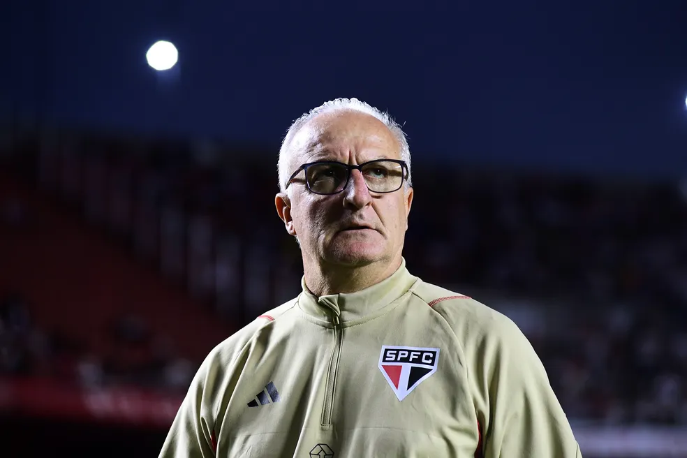 Dorival Junior elogia São Paulo, mas pede manutenção do foco no Brasileirão. (Foto: Marcos Ribolli/ge)