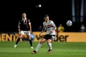 São Paulo pode ter James em nova função. (Foto: Twitter do São Paulo)