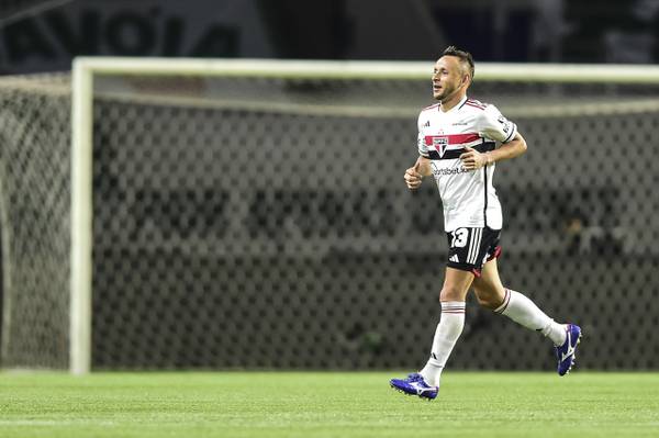 São Paulo vê Rafinha ser expulso no Allianz Parque. (Foto: Twitter do São Paulo)