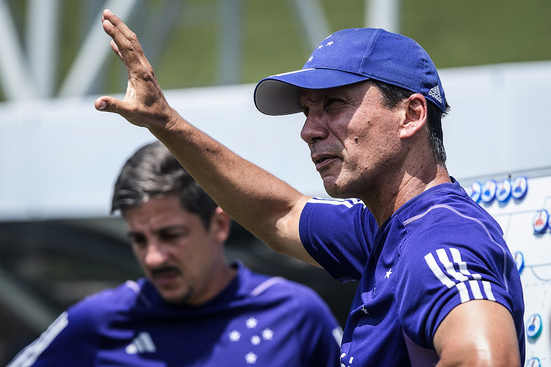 Zé Ricardo tem jogador vetado para jogo contra o São Paulo. (Foto: Twitter do Cruzeiro)