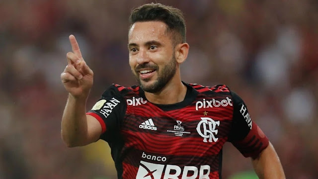 Everton Ribeiro recebe proposta do São Paulo e trava renovação do Flamengo. (Foto: Twitter do Flamengo)