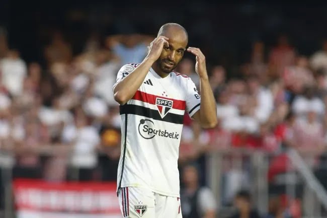 Lucas está em reta final de contrato no São Paulo. (Foto: Twitter do São Paulo)