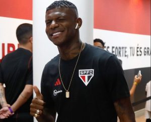 Arboleda de volta ao time titular do São Paulo. (Foto: Twitter do São Paulo)