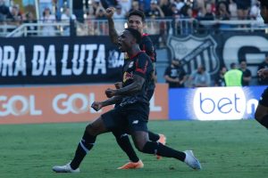 Helinho, cria do São Paulo, fez um golaço contra o Corinthians. (Foto: Twitter do São Paulo)