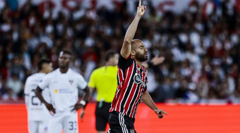 Lucas tem contrato com o São Paulo até dezembro. (Foto: Twitter do São Paulo)