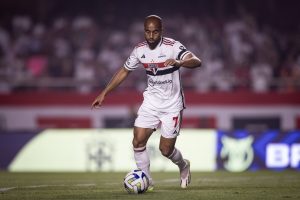 Lucas é o made in cotia com mais assistências pelo Tricolor. (Foto: Twitter do São Paulo)