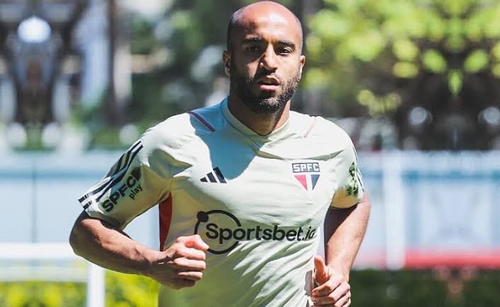 Lucas tem contrato com o São Paulo até dezembro. (Foto: Twitter do São Paulo)