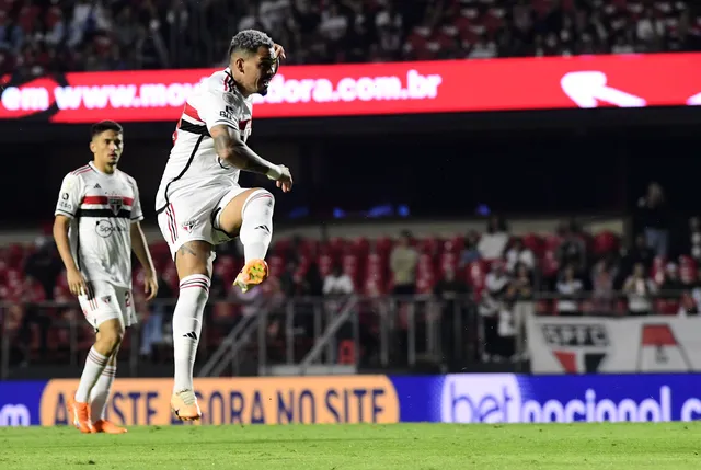 Luciano segue no São Paulo. (Foto: Marcos Ribolli/ge)