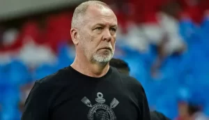 Mano Menezes quer um atacante no Corinthians que também é desejado pelo São Paulo. (Foto: Twitter do São Paulo)