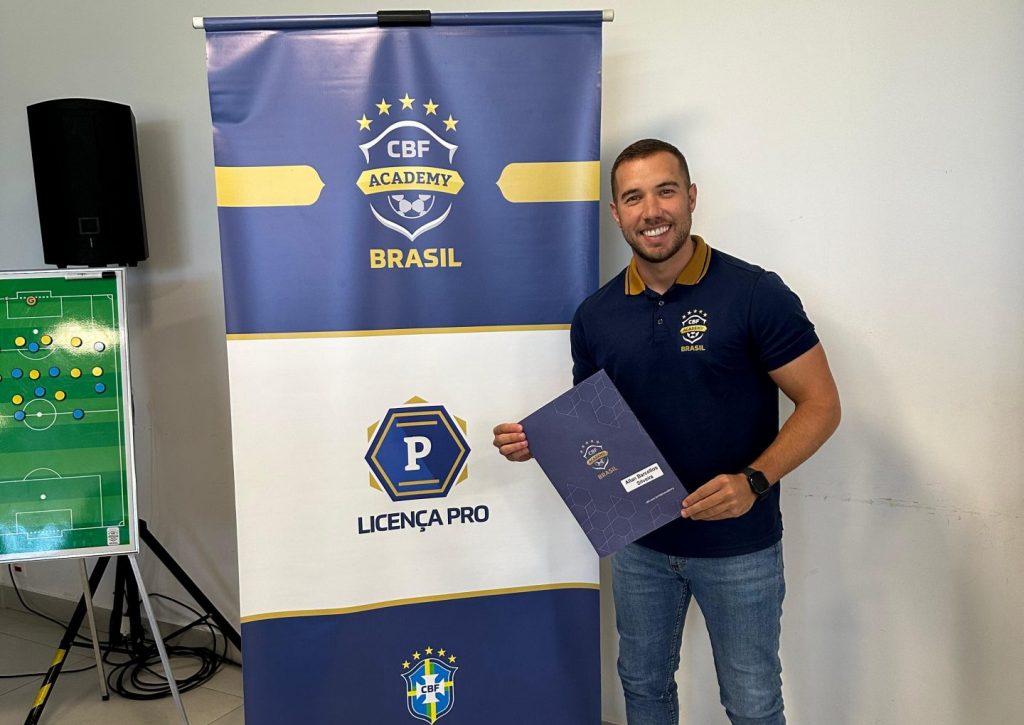 Allan Barcellos é o técnico do São Paulo sub-17. (Foto: Reprodução)