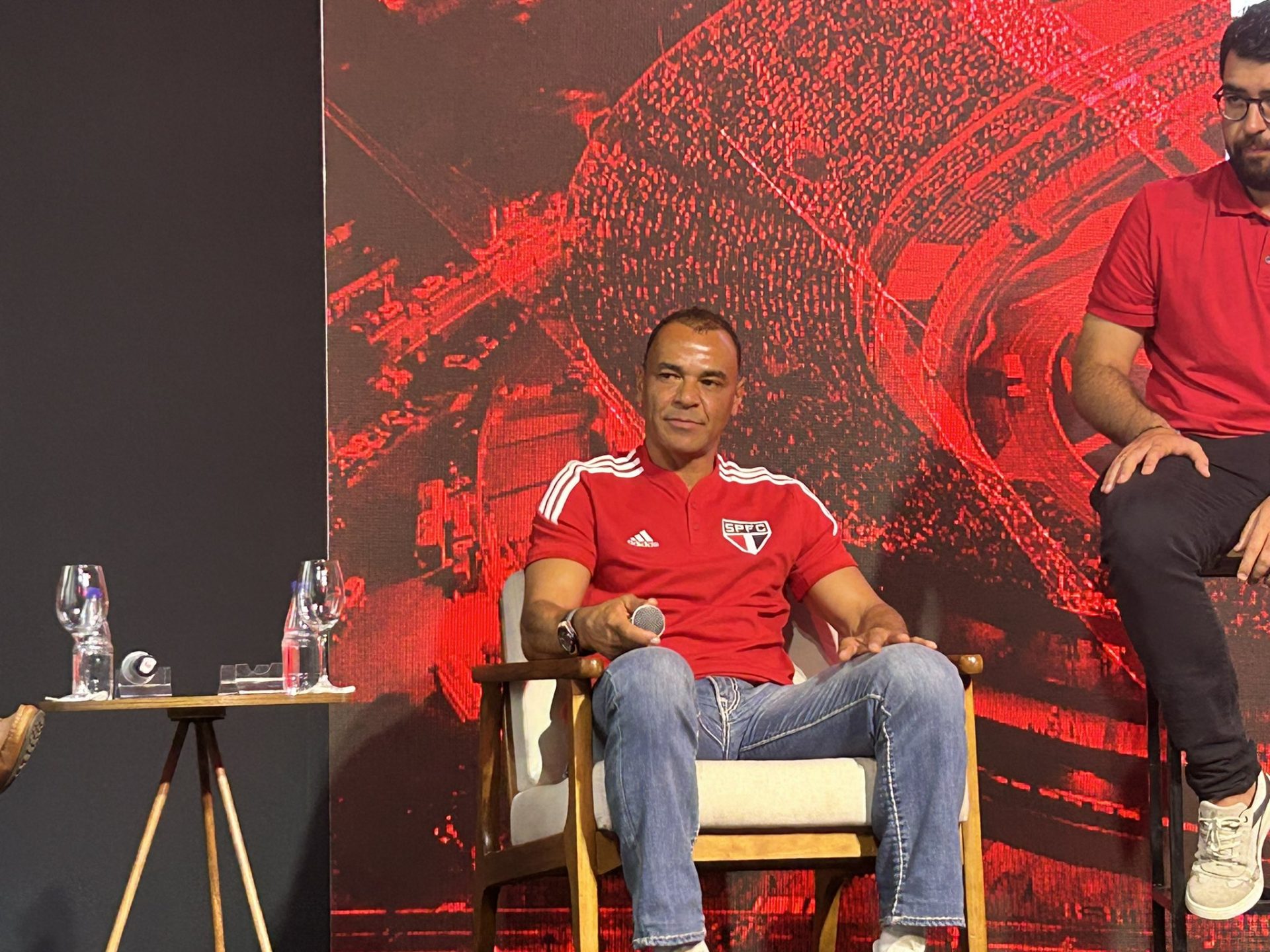 Cafu abre a casa para o Esporte Fantástico 