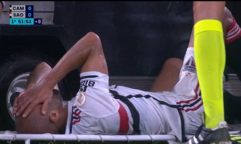 São Paulo perde Lucas ainda no primeiro tempo da temporada. (Foto: Reprodução/SporTV)