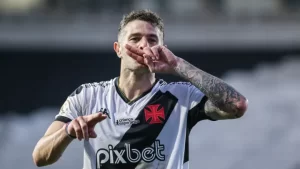 Vasco usou 'modus operandi' da contratação de Vegetti para avançar em negociação com centroavante observado pelo São Paulo. (Foto: Twitter do Vasco)