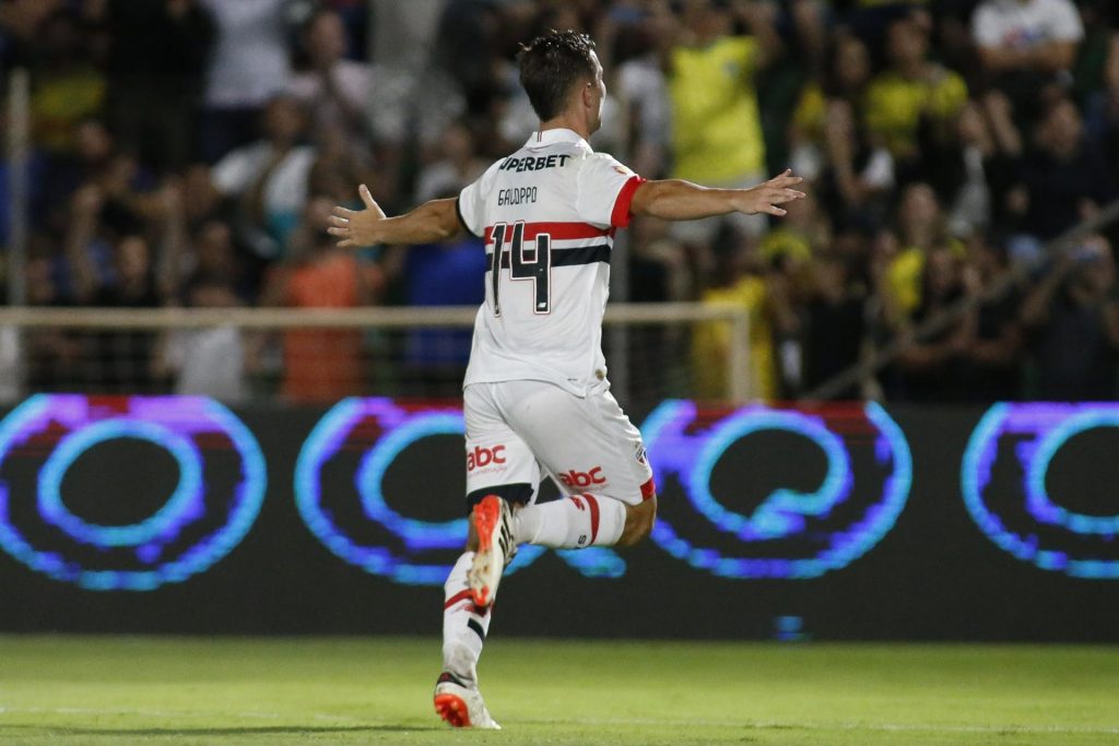 Giuliano Galoppo marca em sua volta como titular no São Paulo. (Foto: Twitter do São Paulo)
