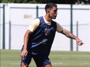 Igor Vinícius volta e pode ser titular na estreia do São Paulo no Paulistão. (Foto: Twitter do São Paulo)