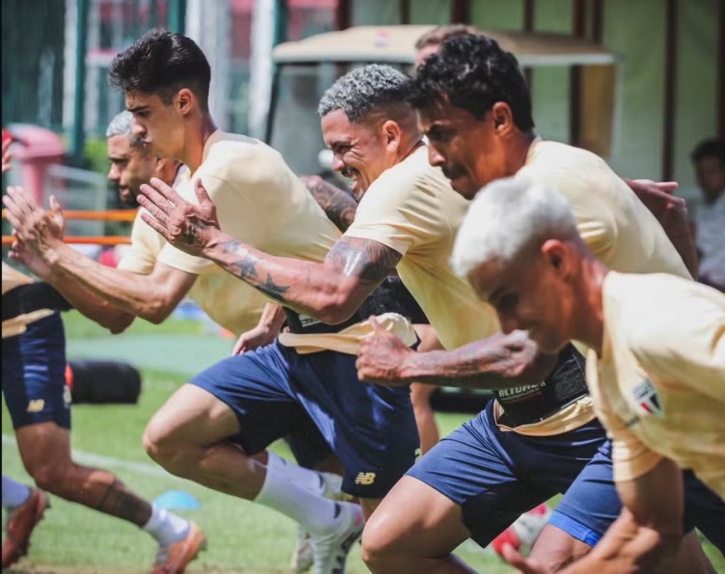 São Paulo trabalha forte no CT da Barra Funda. (Foto: Twitter do São Paulo)