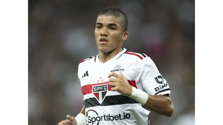 William Gomes tem contrato com o São Paulo até dezembro de 2026. (Foto: Twitter do Brasileirão)