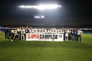 São Paulo anuncia renovação de contrato de zagueiro supercampeão. (Foto: Twitter do São Paulo)