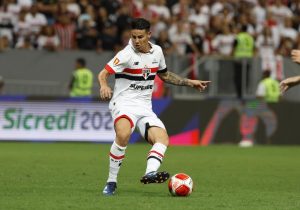 James deixa o São Paulo com números ruins. (Foto: Twitter do SPFC)