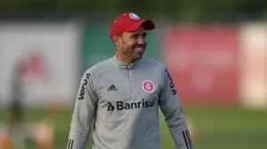 Chacho Coudet pode levar titular do São Paulo para o Internacional. (Foto: Twitter do São Paulo)