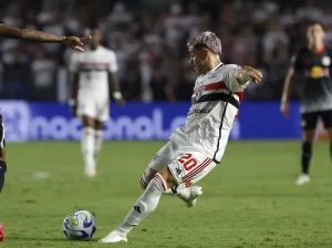 Gabi Neves foi um dos gringos que saíram do São Paulo. (Foto: Twitter do São Paulo)