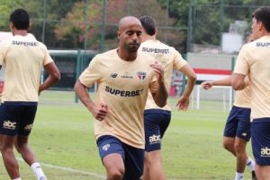 Lucas segue como desfalque do São Paulo. (Foto: Twitter do São Paulo)
