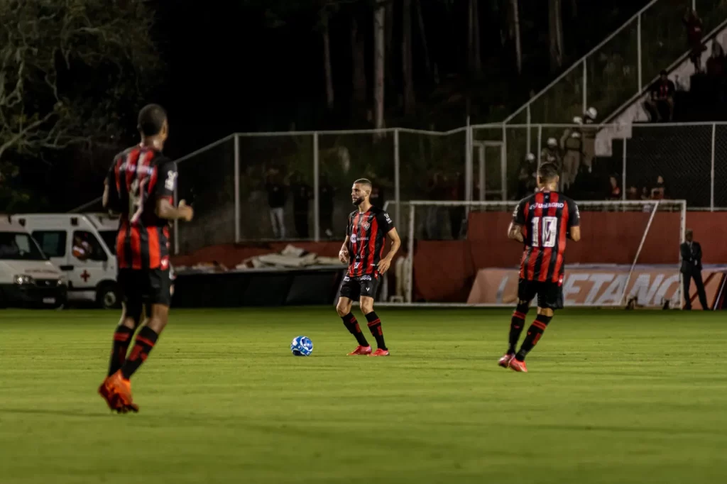 Wagner Leonardo é avaliado pelo São Paulo no mercado da bola. (Foto: Twitter do Vitória)