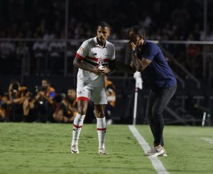 Thiago Carpini revela necessidade de reforços no São Paulo. (Foto: Twitter do SPFC)