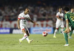 Lucas é destaque do São Paulo na temporada. (Foto: Twitter do São Paulo)