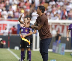 Thiago Carpini esclarece polêmica no São Paulo. (Foto: Twitter do SPFC)