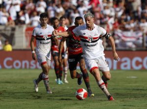 Jonathan Calleri vira dúvida para o mata-mata do Paulistão pelo São Paulo. (Foto: Twitter do SPFC)