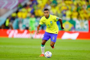 Alex Sandro é visto como jogador ideal para lateral-esquerda do São Paulo. (Foto: Twitter da CBF)