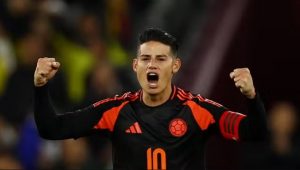 James Rodríguez volta a ser destaque pela Colômbia. (Foto: Twitter da Colômbia)
