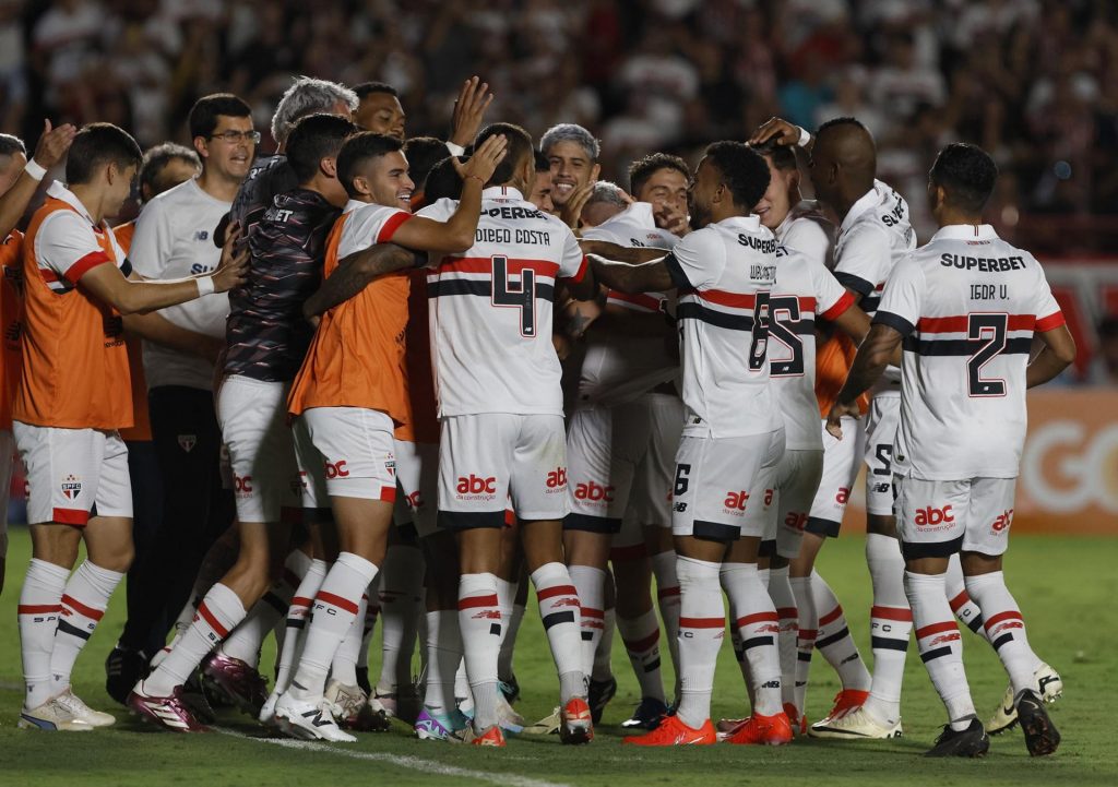 Com Milton Cruz, São Paulo vence e deixa o Z-4. (Créditos: Rubens Chiri/Saopaulofc.net)