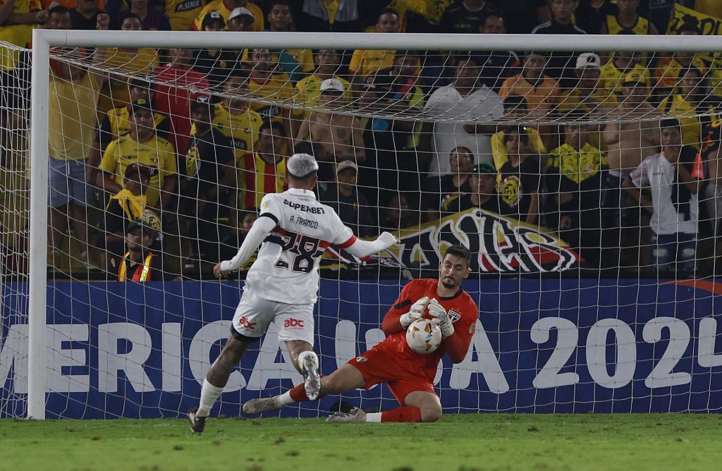 Rafael foi destaque do São Paulo na vitória contra o Barcelona pela Copa Libertadores. (Foto: Twitter do SPFC)