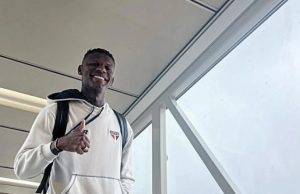 Arboleda renovou com o São Paulo até o final de 2027. (Foto: Twitter do SPFC)