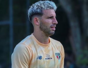 Calleri pode entrar para a história do São Paulo na Copa Libertadores. (Foto: Twitter do SPFC)