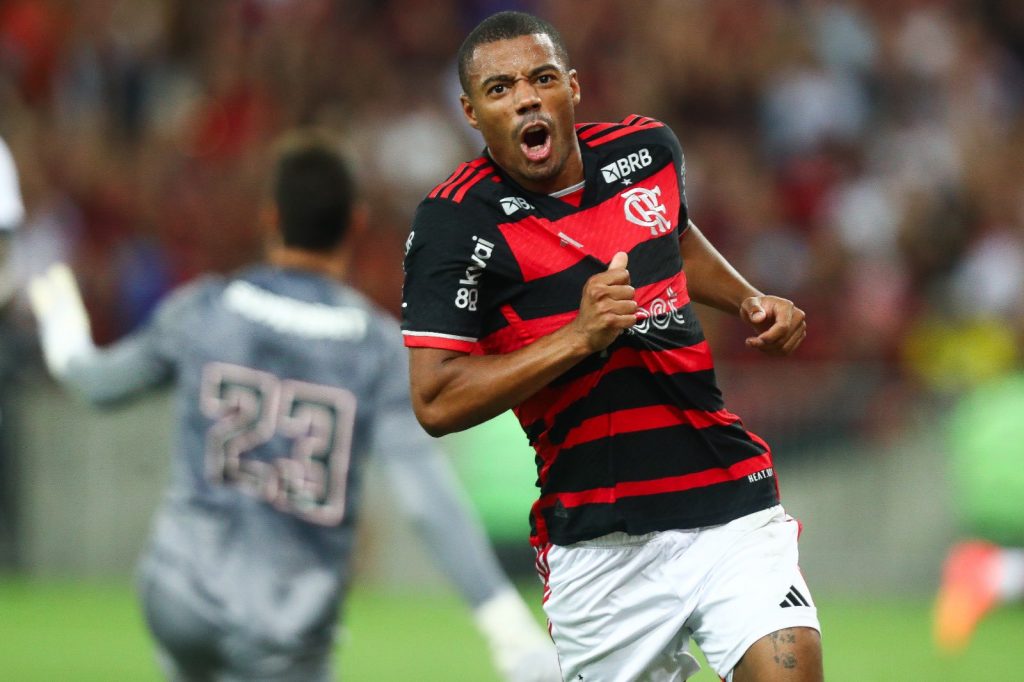De La Cruz fecha vitória do Flamengo contra o São Paulo no Maracanã. (Foto: Twitter do Flamengo)