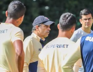 Milton Cruz será técnico do São Paulo no final de semana. (Foto: Twitter do SPFC)