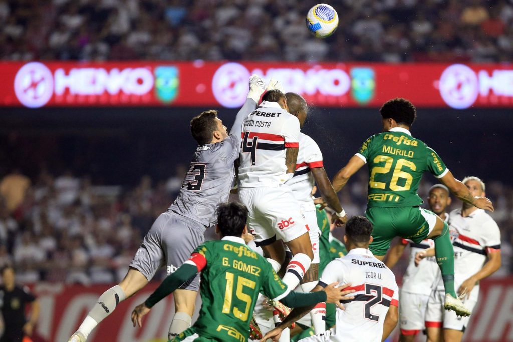 São Paulo e Palmeiras empatam sem gols no MorumBIS pelo Brasileirão, em uma segunda-feira. (Foto: Twitter do Brasileirão)