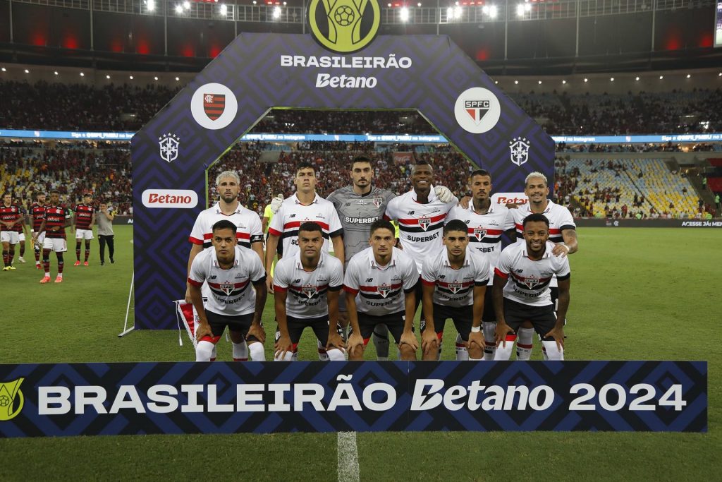 São Paulo disputa jogo pelo Brasileirão contra o Flamengo, no Maracanã. (Foto: Twitter do SPFC)