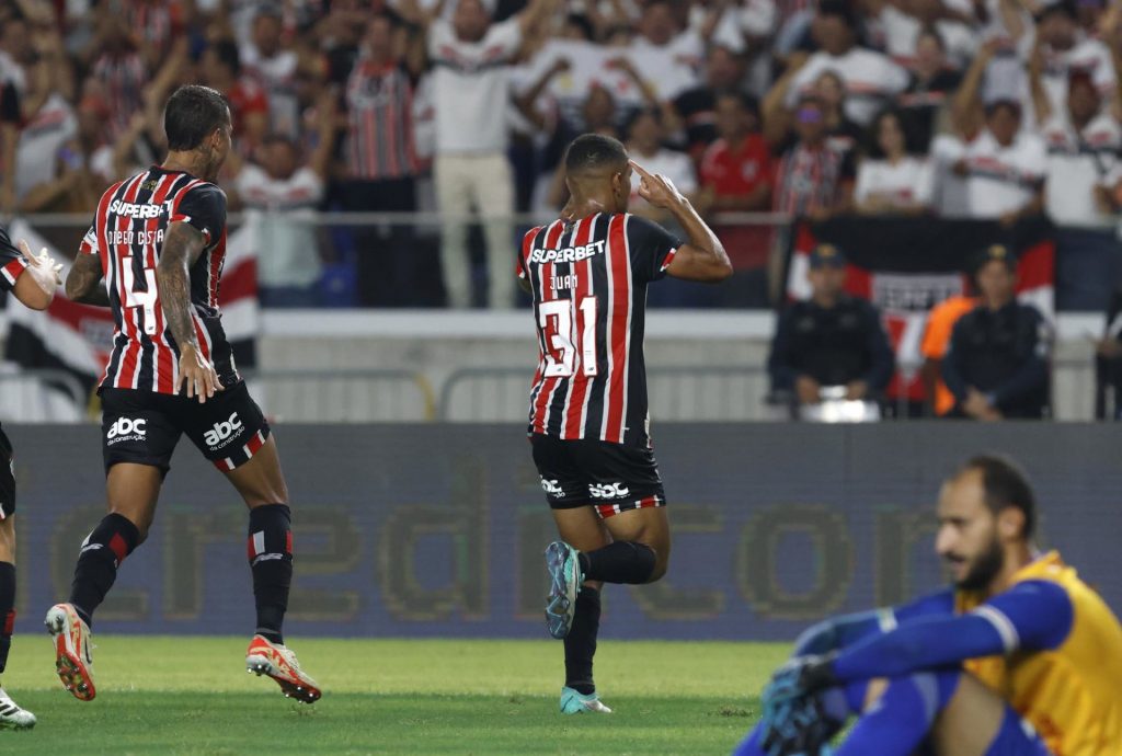 Com Zubeldía no comando, São Paulo vence Águia de Marabá com dois gols marcados por Juan. (Foto: Twitter do SPFC)