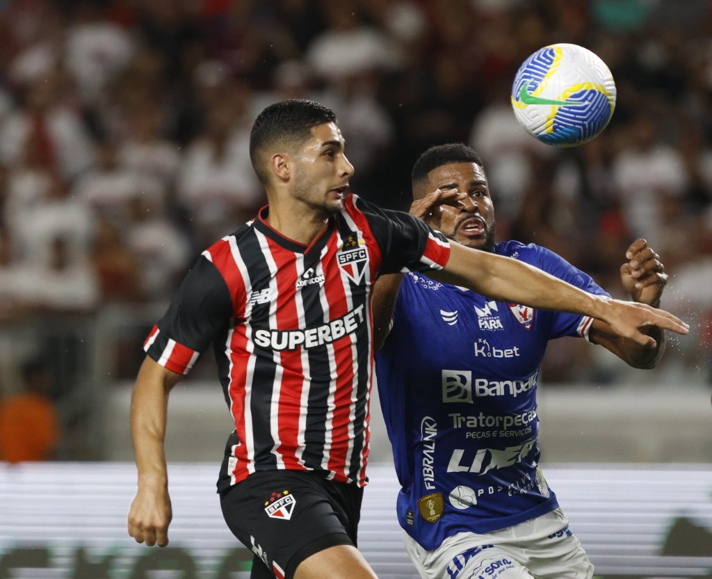 Michel Araujo deve ficar no Tricolor após final de empréstimo. (Créditos: Rubens Chiri/São Paulo FC)