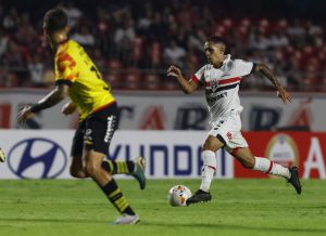 Igor Vinícius voltou a ser titular pelo São Paulo. (Foto: Twitter do SPFC)