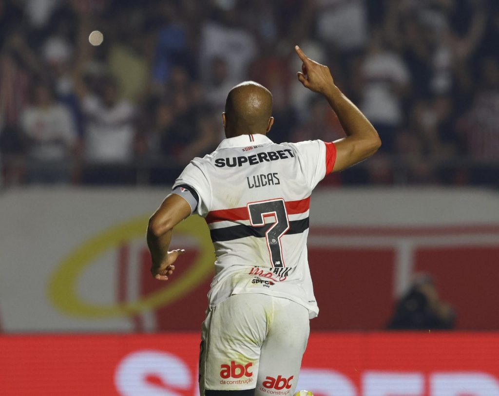 Lucas vira destaque no São Paulo. (Foto: Twitter do SPFC)