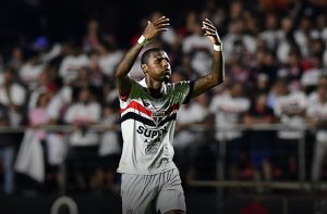 Arboleda tem contrato até 2027 com o São Paulo. (Foto: Twitter do SPFC)