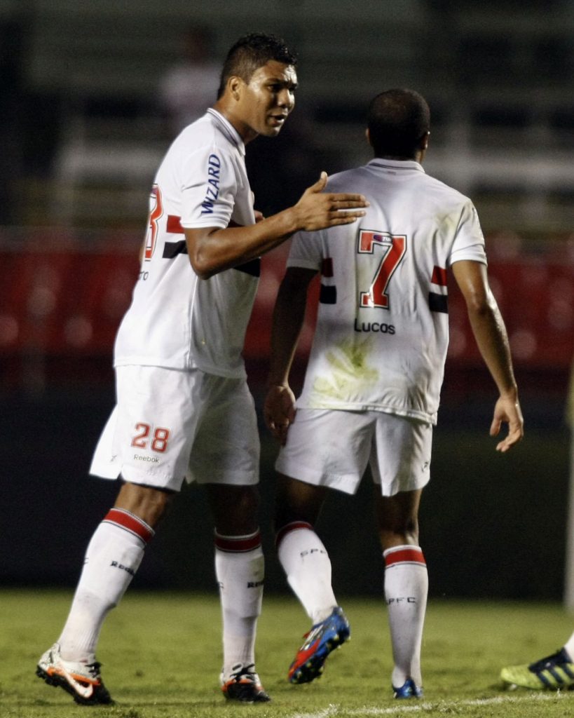 Casemiro e Lucas juntos no São Paulo em 2012. (Foto: Twitter do SPFC)
