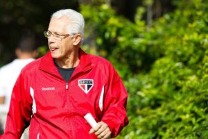 Emerson Leão comandou o São Paulo na última sequência de cinco vitórias seguidas como visitante. (Foto: Jefferson Coppola/Folhapress)